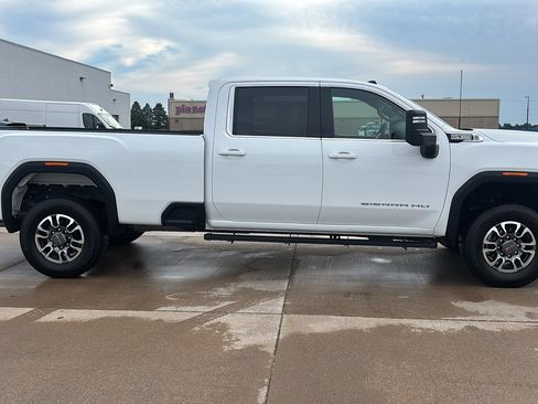 Used 2024 GMC Sierra 3500 SLE w/ SLE Convenience Package image 10