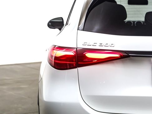 Certified 2025 Mercedes-Benz GLC 300 image 17
