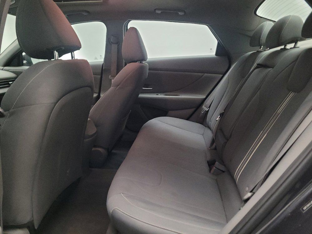 Used 2022 Hyundai Elantra SEL w/ Convenience + Premium Package FWD image 18