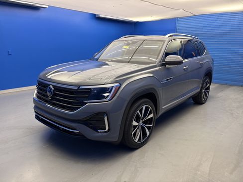 Certified 2026 Volkswagen Atlas SEL Premium R-Line AWD/4WD image 4