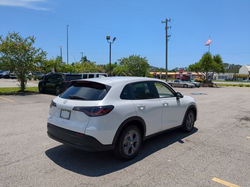 New 2026 Honda HR-V LX image 6