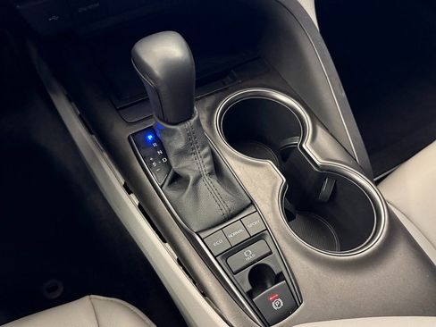 Used 2022 Toyota Camry SE image 16