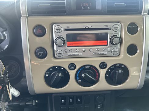 Used 2012 Toyota FJ Cruiser 4WD w/ Convenience Pkg image 20