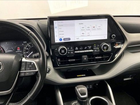 Used 2023 Toyota Highlander XLE AWD/4WD image 5