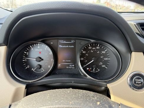 Used 2017 Nissan Rogue SL image 11