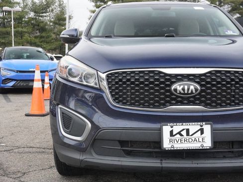 Used 2017 Kia Sorento LX image 10