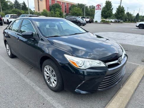 Used 2017 Toyota Camry LE FWD image 2