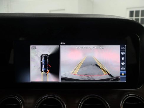 Used 2017 Mercedes-Benz E 300 4MATIC image 23