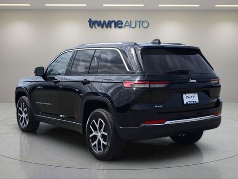 Used 2023 Jeep Grand Cherokee Limited image 3