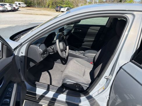 Certified 2025 Honda Accord SE image 16