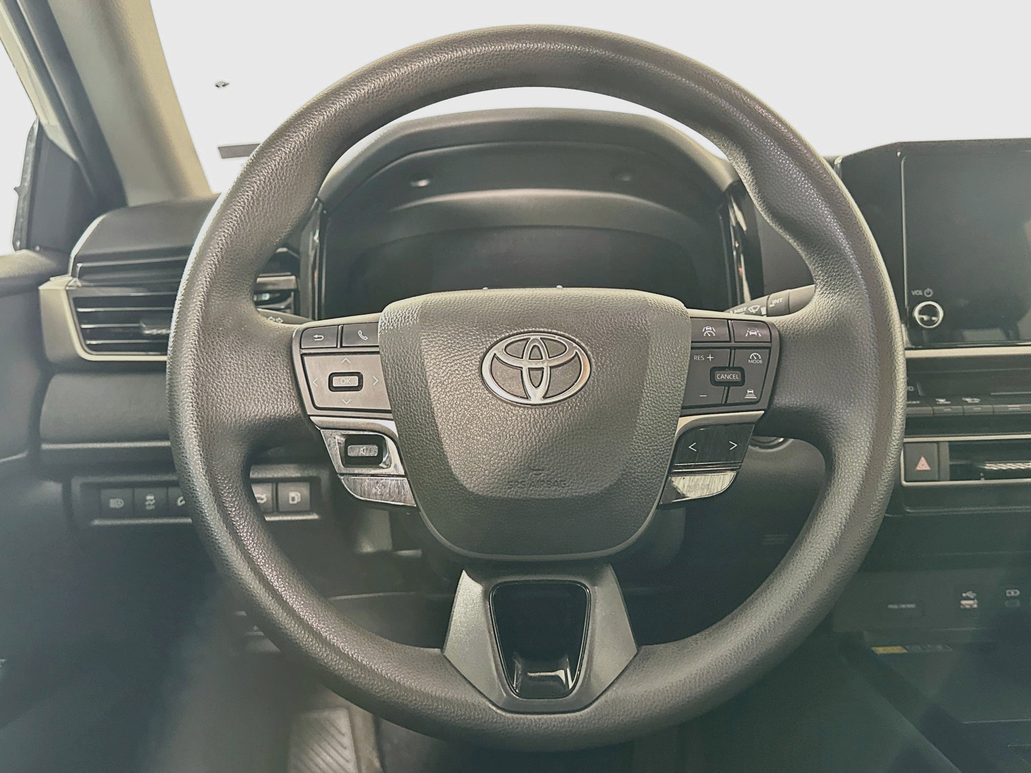 Used 2025 Toyota Camry LE FWD image 18