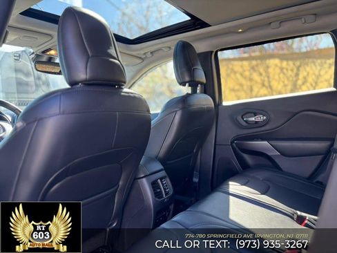 Used 2019 Jeep Cherokee Limited image 9