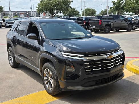 Used 2025 Chevrolet Equinox LT FWD image 1