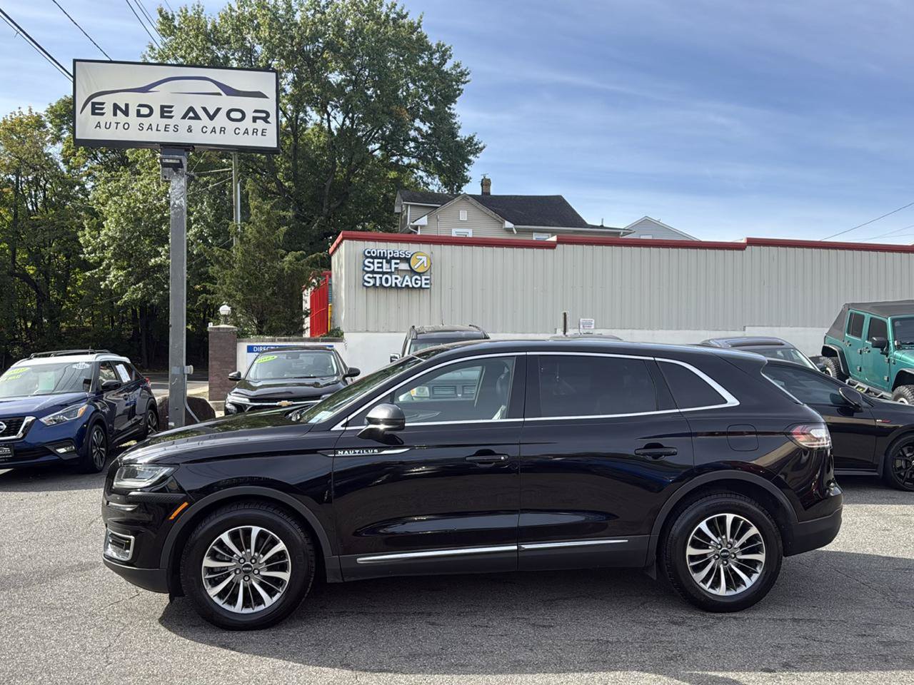 Used 2019 Lincoln Nautilus Select AWD/4WD image 3