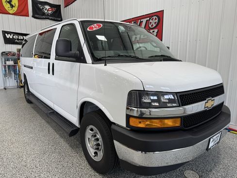 Used 2025 Chevrolet Express 3500 LT w/ LT Preferred Equipment Group RWD image 4