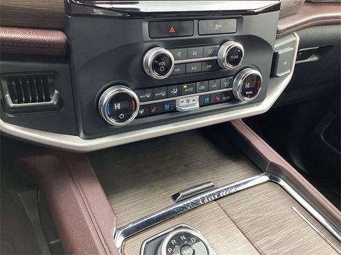 Used 2023 Ford Expedition Limited image 21