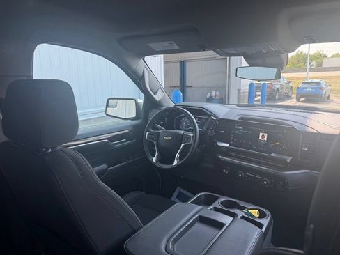 Used 2023 Chevrolet Silverado 1500 LT AWD/4WD image 19
