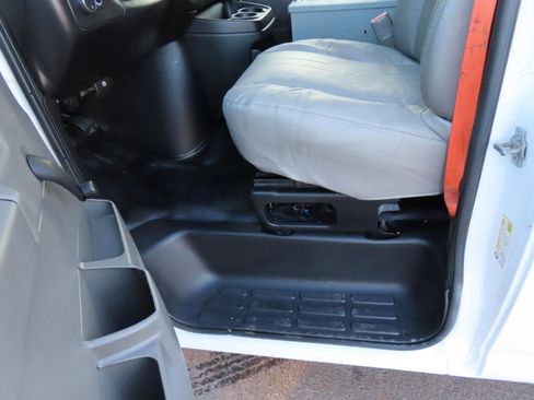 Used 2013 Chevrolet Express 2500 image 6