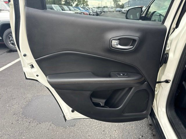 Used 2018 Jeep Compass Limited AWD/4WD image 23