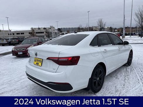 Used 2024 Volkswagen Jetta SE w/ Panoramic Sunroof Package image 7