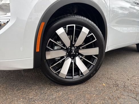 New 2026 Mitsubishi Outlander SEL image 2