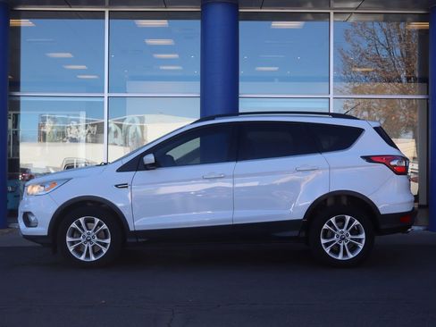 Used 2017 Ford Escape SE w/ Equipment Group 201A image 2