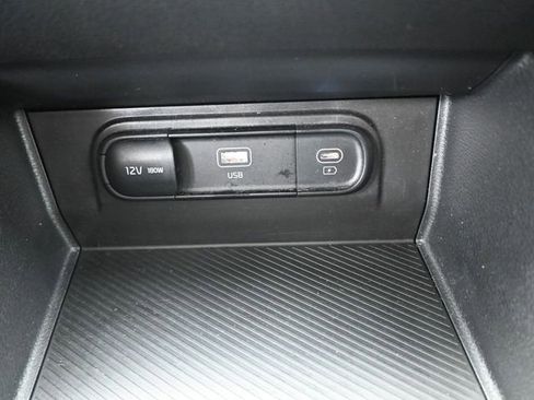 Used 2025 Kia Sportage LX FWD image 9