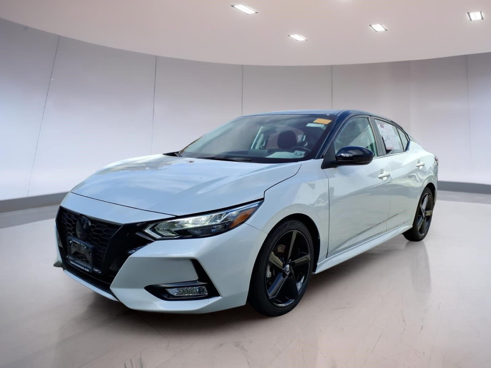 Used 2023 Nissan Sentra SR w/ Midnight Edition Package FWD image 2