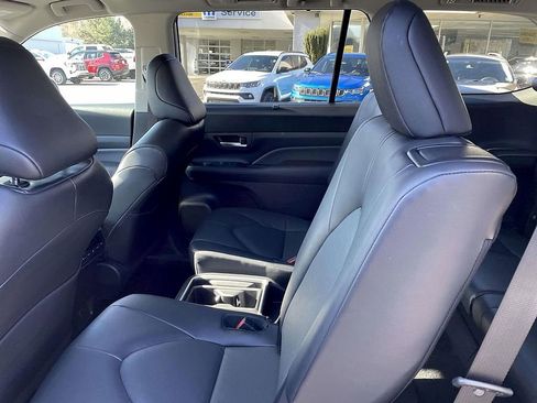 Used 2025 Toyota Grand Highlander FWD image 16