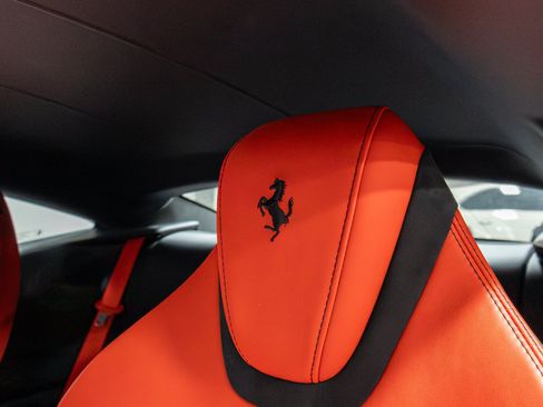 Used 2022 Ferrari Roma RWD image 9