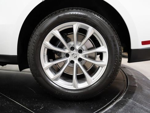 Used 2024 Porsche Macan image 12