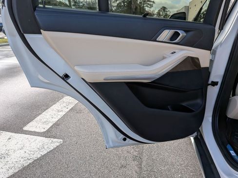 Used 2021 BMW X5 xDrive40i w/ Convenience Package image 28