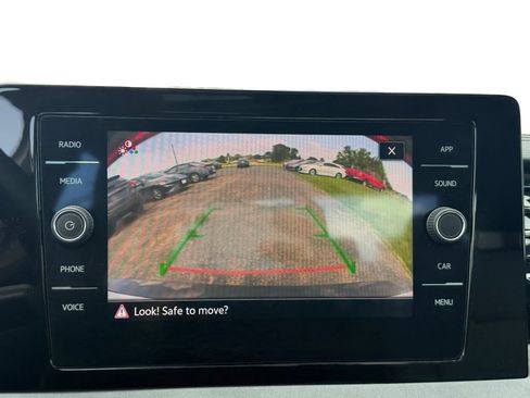 Used 2025 Volkswagen Jetta SE FWD image 17