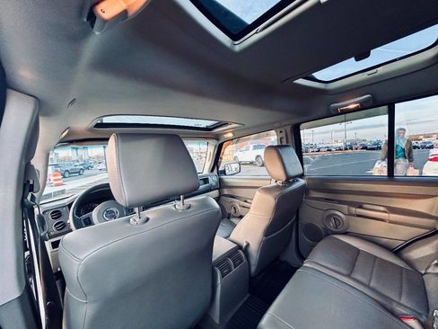 Used 2007 Jeep Commander Sport image 19