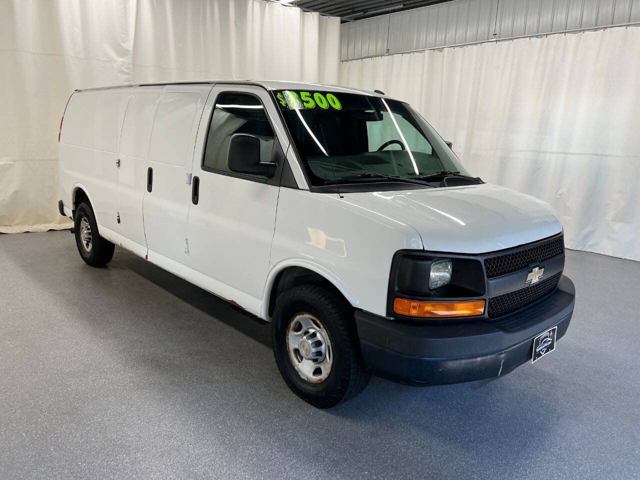 Used 2014 Chevrolet Express 2500 Extended RWD image 3