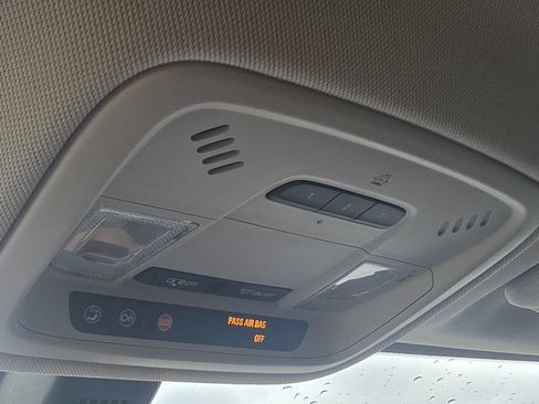 Used 2019 Chevrolet Traverse LT FWD image 37