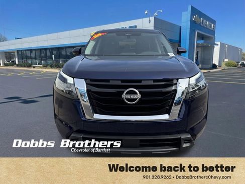 Used 2024 Nissan Pathfinder SV FWD image 2