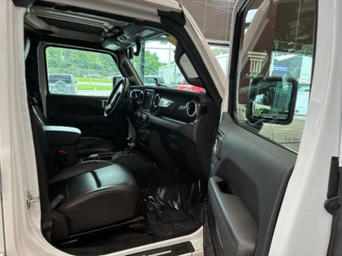 Used 2021 Jeep Wrangler Unlimited Sahara AWD/4WD image 25