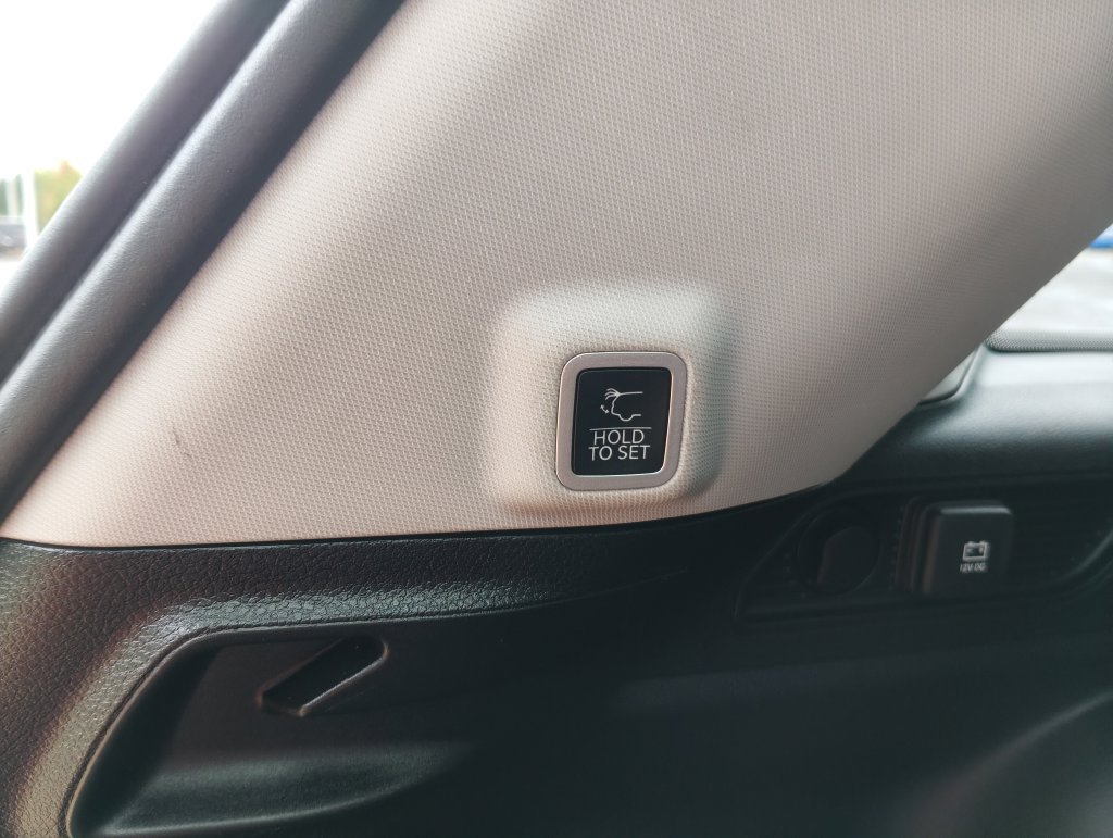 Used 2023 Jeep Grand Cherokee Limited AWD/4WD image 16