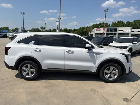New 2026 Kia Sorento LX FWD image 8