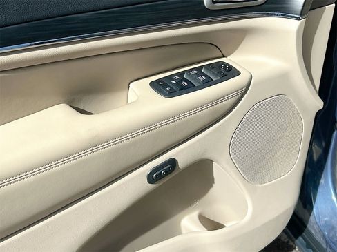 Used 2021 Jeep Grand Cherokee Limited image 18