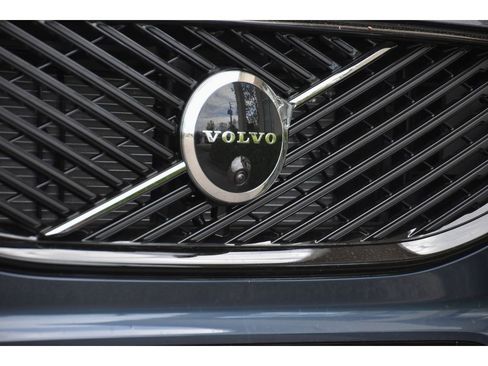 New 2026 Volvo XC60 B5 Plus w/ Protection Package Premier AWD/4WD image 9
