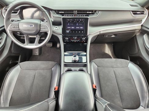 Used 2024 Jeep Grand Cherokee L Laredo image 25