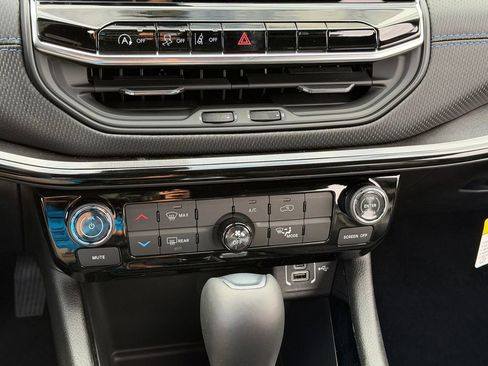 New 2026 Jeep Compass Latitude AWD/4WD image 13
