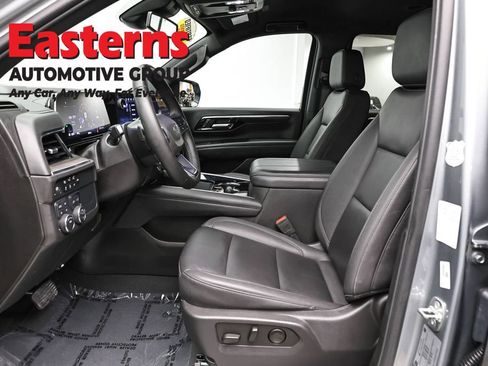 Used 2025 Chevrolet Suburban Z71 AWD/4WD image 14