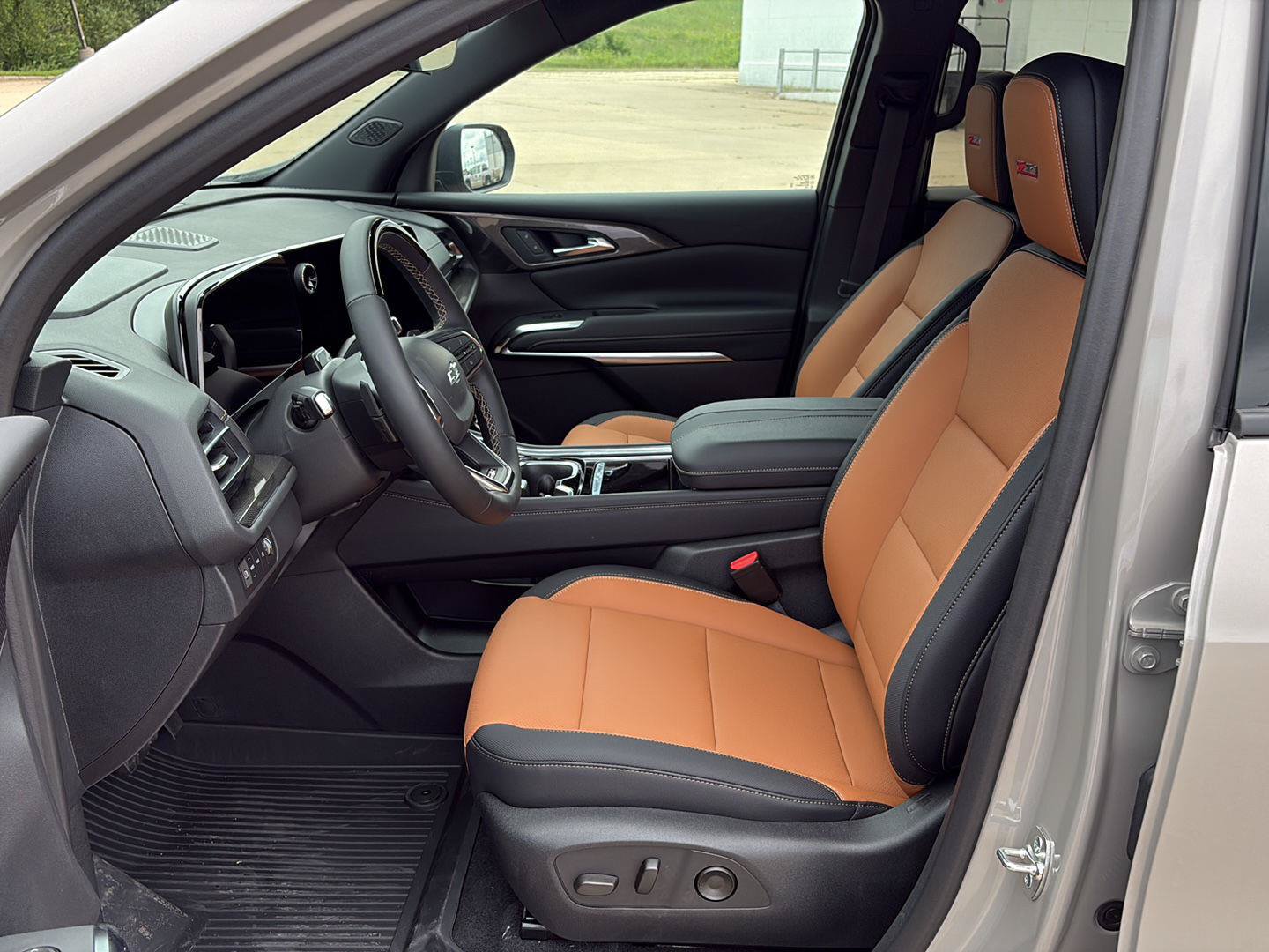 New 2027 Chevrolet Traverse Z71 w/ Enhanced Driving Package AWD/4WD image 2