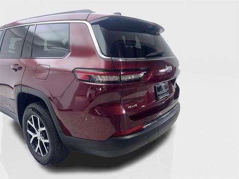 Used 2024 Jeep Grand Cherokee L Limited w/ Luxury Tech Group II image 19