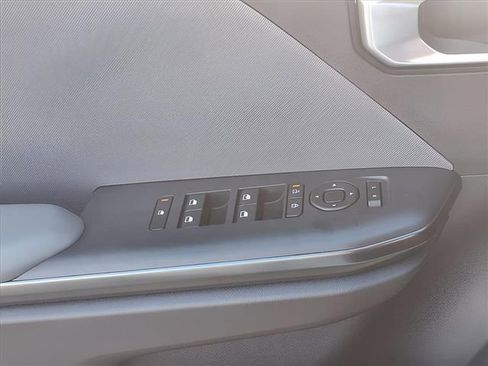 New 2025 Kia K4 FWD image 17