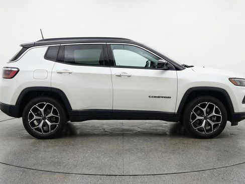 Used 2025 Jeep Compass Limited image 11