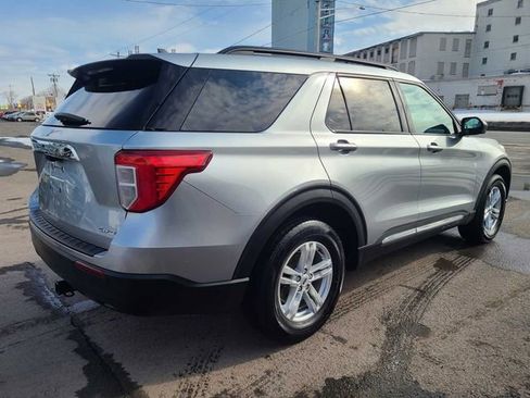 Used 2023 Ford Explorer XLT image 6